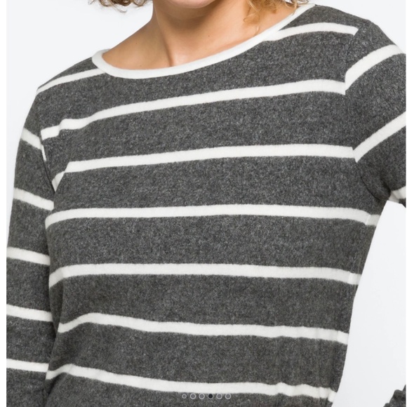 Pink Clover Kamie Button Back Detail Knit Top - Picture 4 of 4